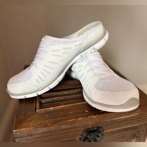 Skechers Air-Cooled Memory Foam White Slip-on Women's Shoes Size 10